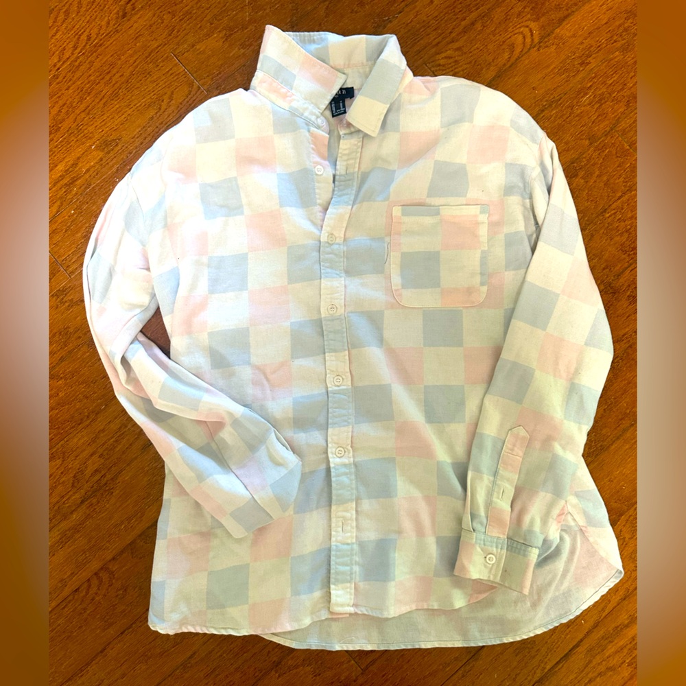 Light blue and pink long sleeve men’s button up